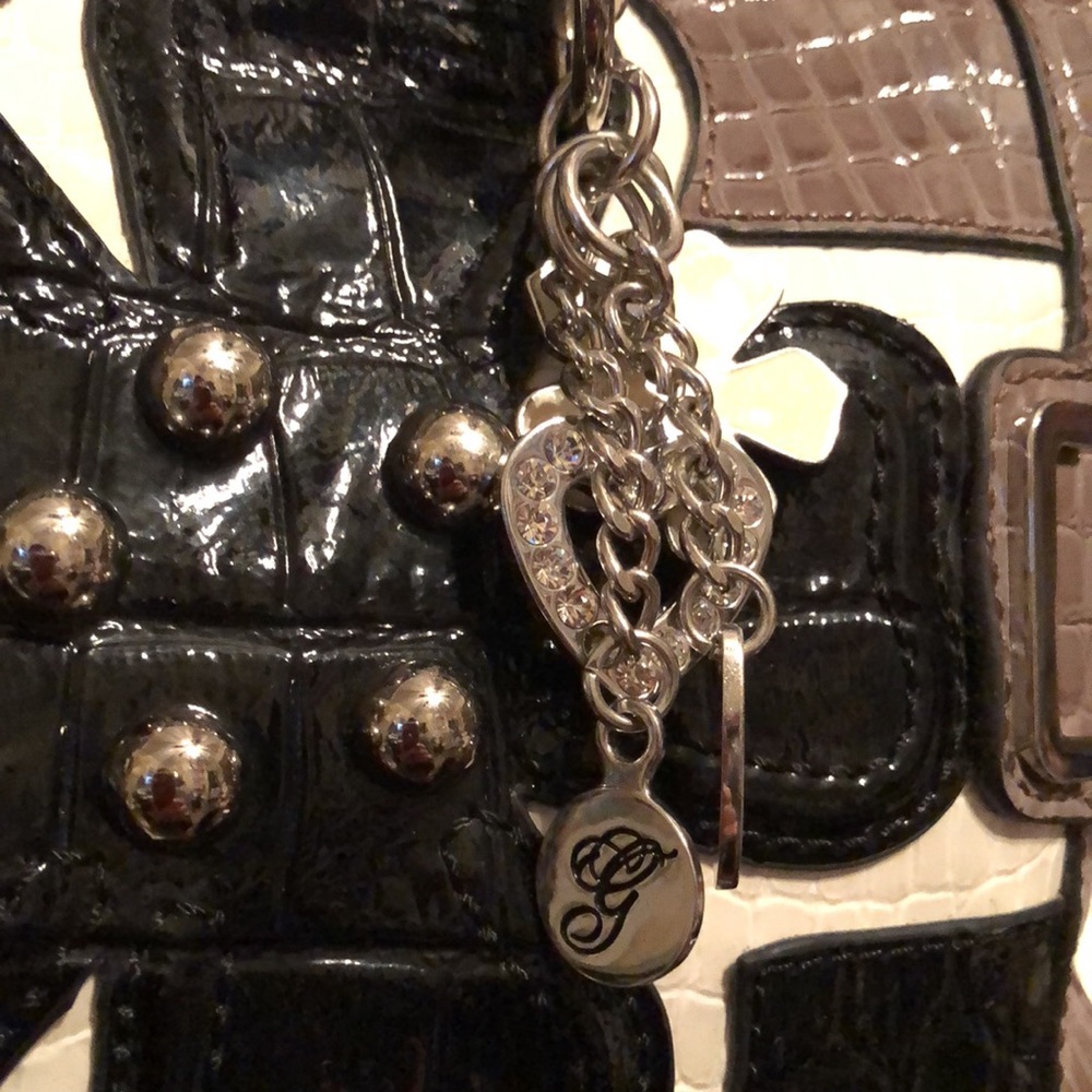 Guess - Picture 5 of 10